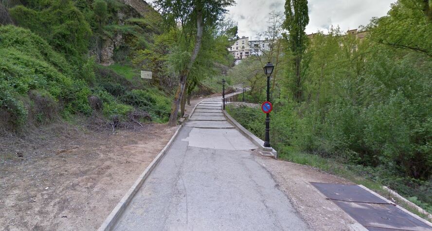 Tramo actual con escaleras entre la pasarela del Júcar y el Juego de Bolos
