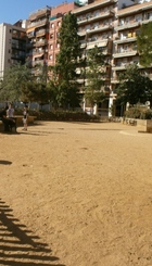 Ejemplo zona canina en un parque en Barcelona.